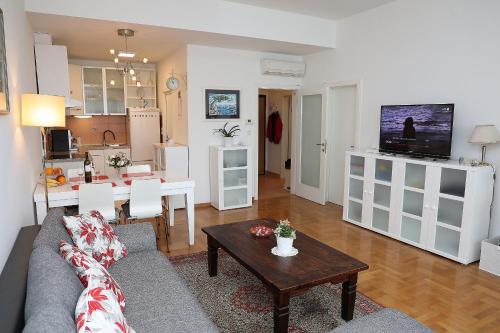 Apartment Elena 2 Zagreb City with garage — 4-Star Luxury Hotel in Zagreb, Croatia