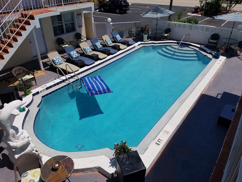 Ashley Brooke Beach Resort - carbon neutral hotel in Deerfield Beach