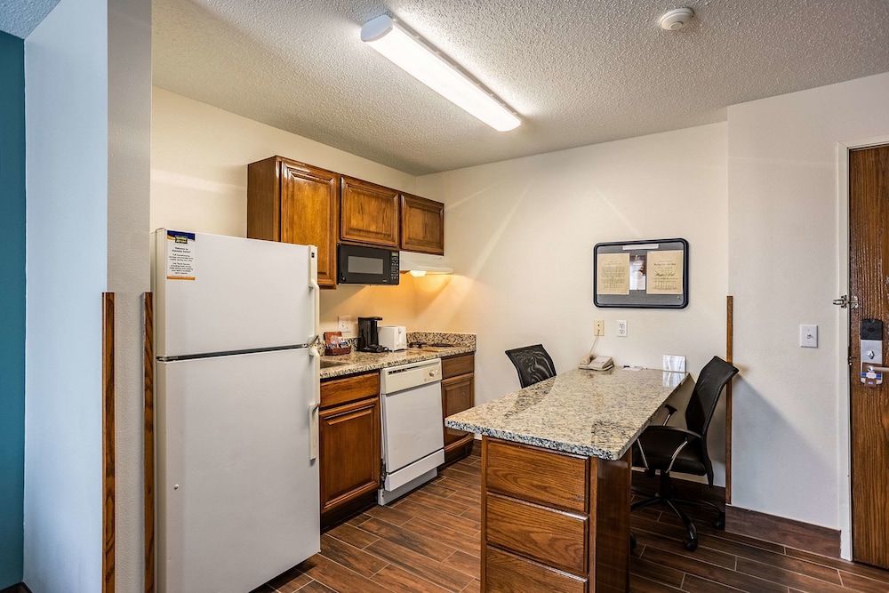 MainStay Suites Cedar Rapids North Marion - photo 25