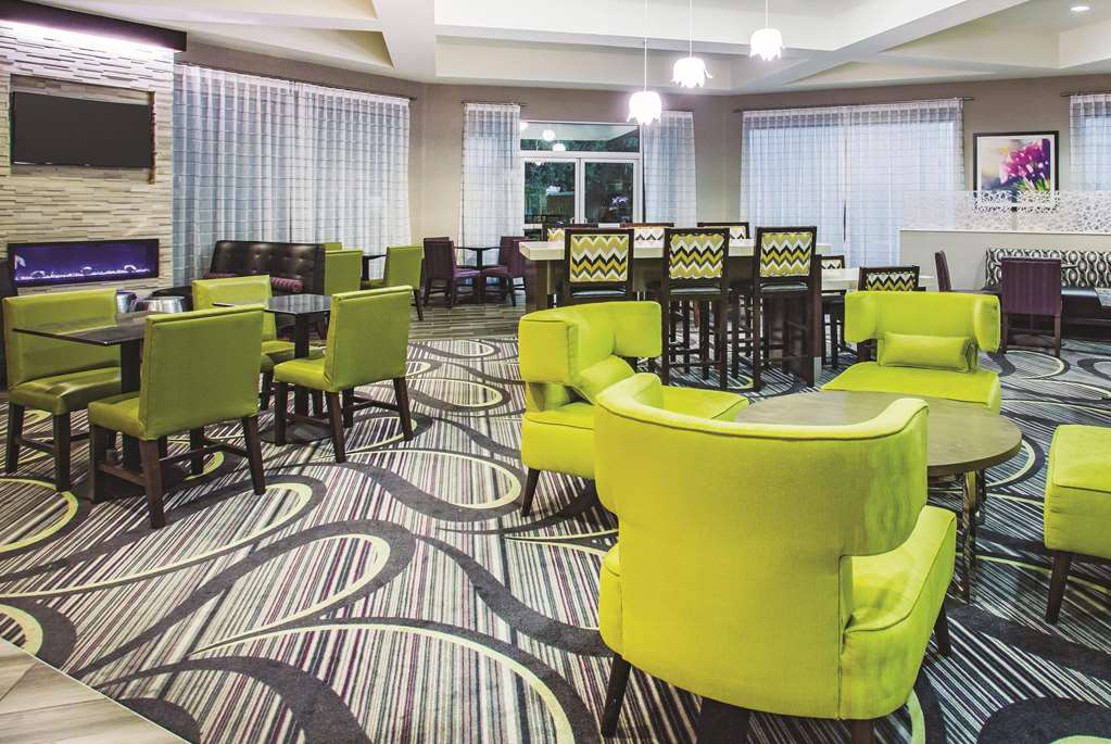 La Quinta Inn & Suites by Wyndham Las Vegas Summerlin Tech - photo 7