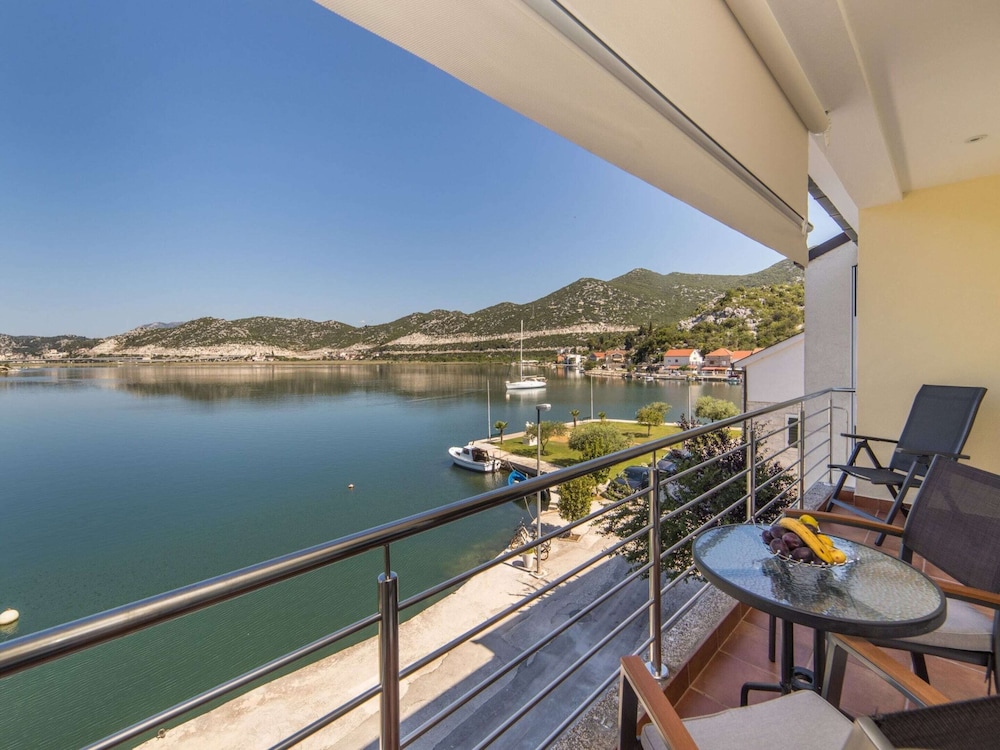 Apartments Ema — 5-Star Luxury Hotel in Ploce, Croatia