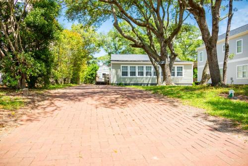 Bill's Place by Oak Island Accommodations - photo 32