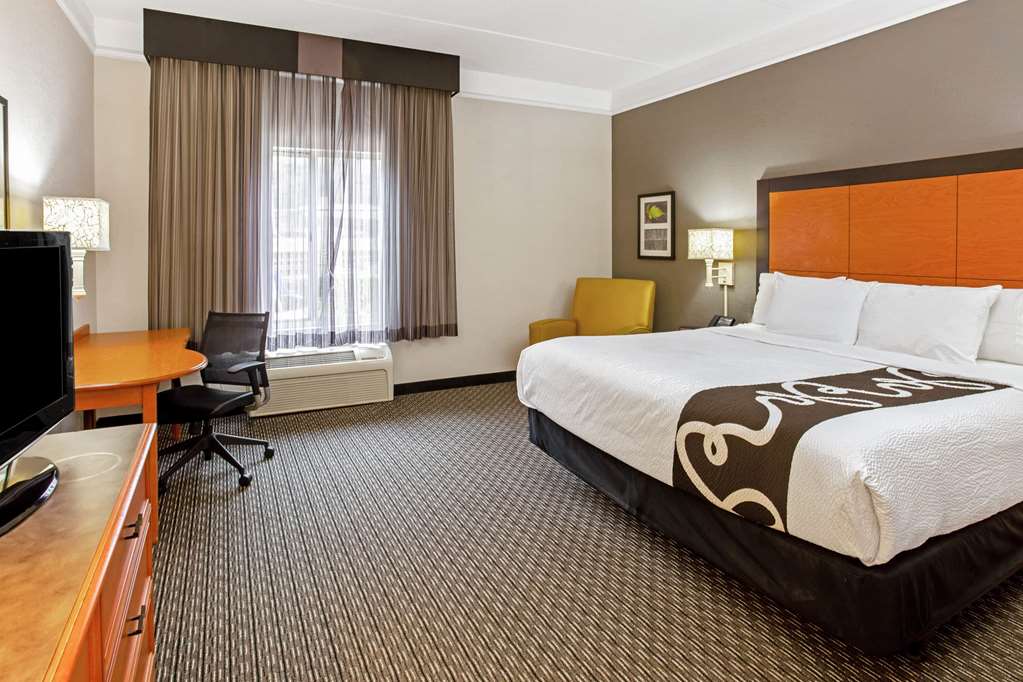 La Quinta Inn & Suites by Wyndham Birmingham Hoover - photo 31
