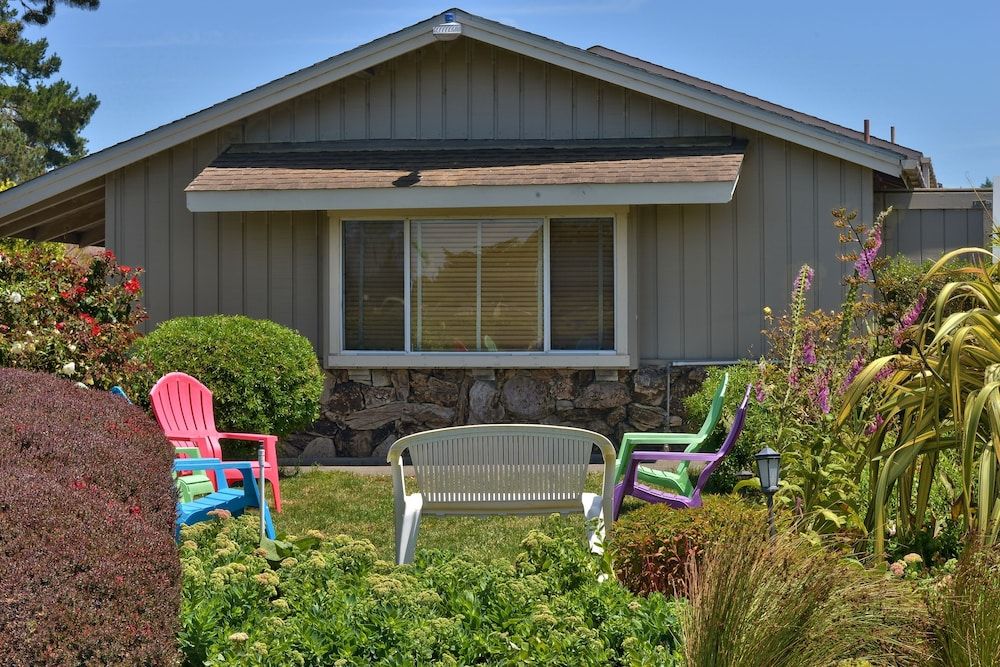 Surf Motel and Gardens - photo 9