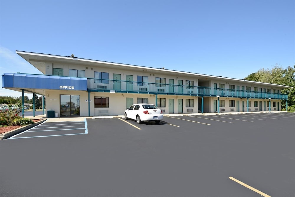 Americas Best Value Inn Battle Creek - photo 15