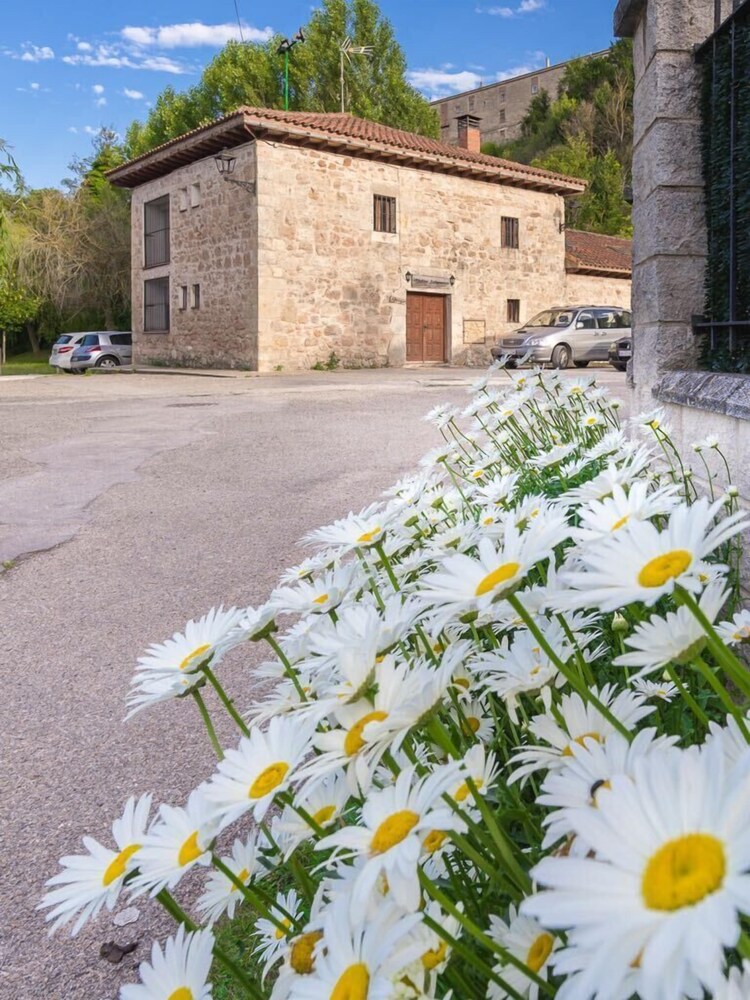 Albergue Molino Solacuesta - carbon neutral hotel in Lerma