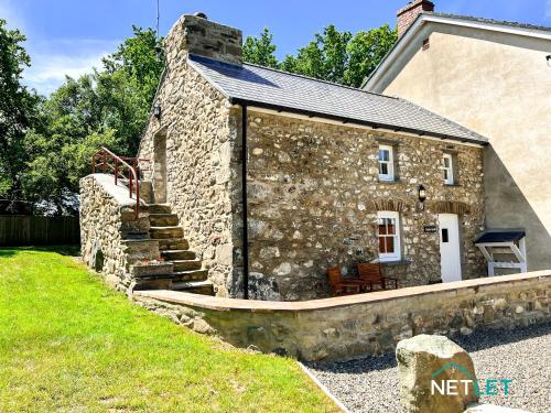 Hafan Hedd Romantic Rural Retreat in Pembrokeshire — 4-Star Luxury Hotel in Haverfordwest, United Kingdom