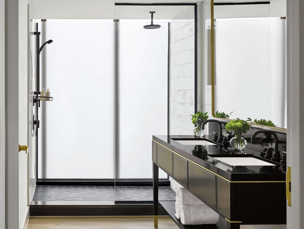 C. Baldwin Curio Collection by Hilton - photo 36