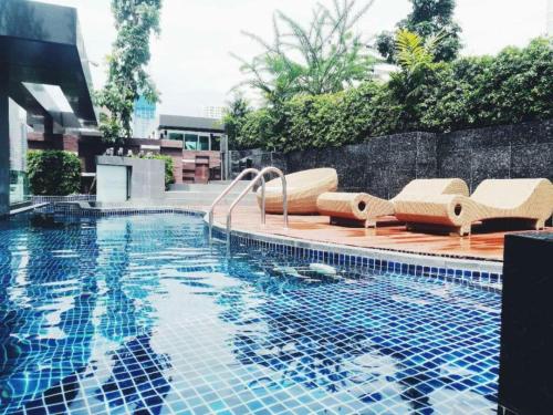 Expansive Premier 1BR Ultra Fast Wifi Phrom Phong