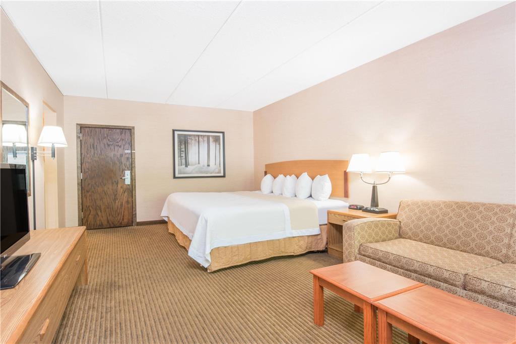 Days Inn by Wyndham Duluth Lakewalk - photo 11