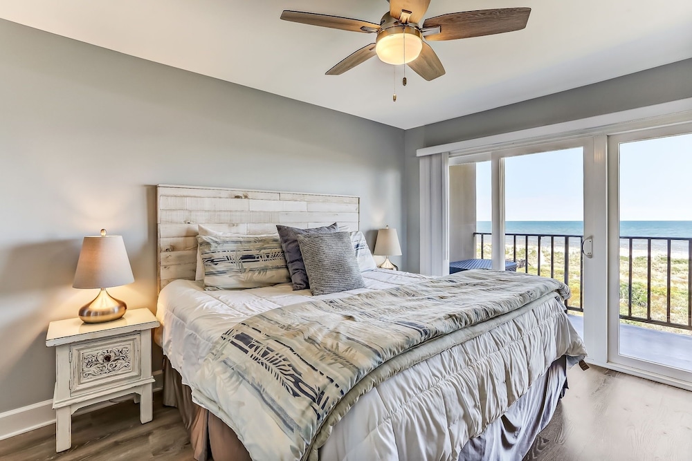 Ketch Courtyard Condo Oceanview Balcony Pool Steps from the Beach — Fernandina Beach — photo 2