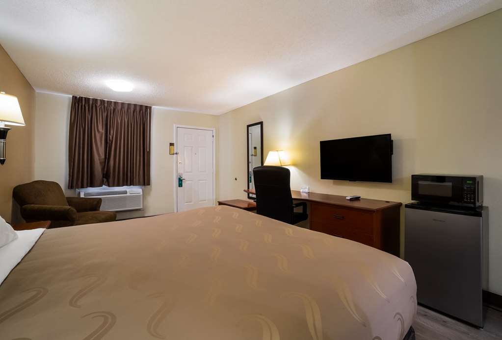 Econo Lodge Brownsville - photo 13