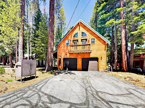 Tahoe Donner Gem 4 Br Home — 4-Star Luxury Hotel in Truckee, United States