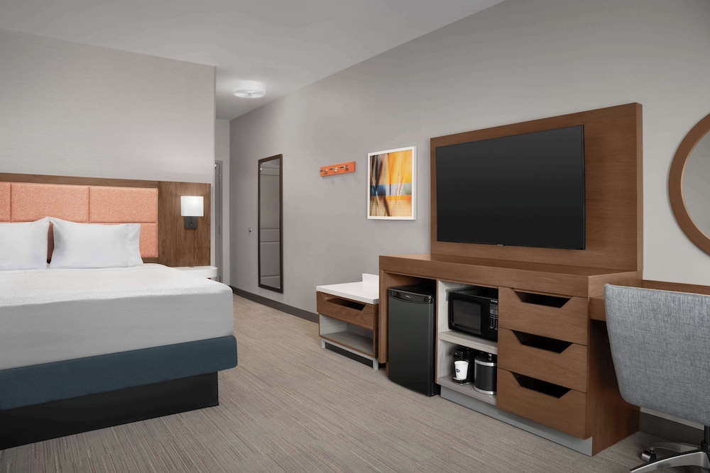 Hampton Inn & Suites Williston - photo 11
