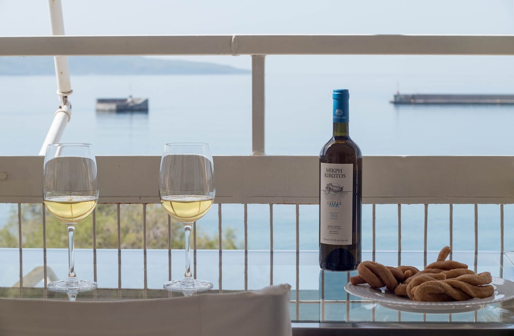 Seafront Apartment Grace — 4-Star Luxury Hotel in Kalamata, Greece