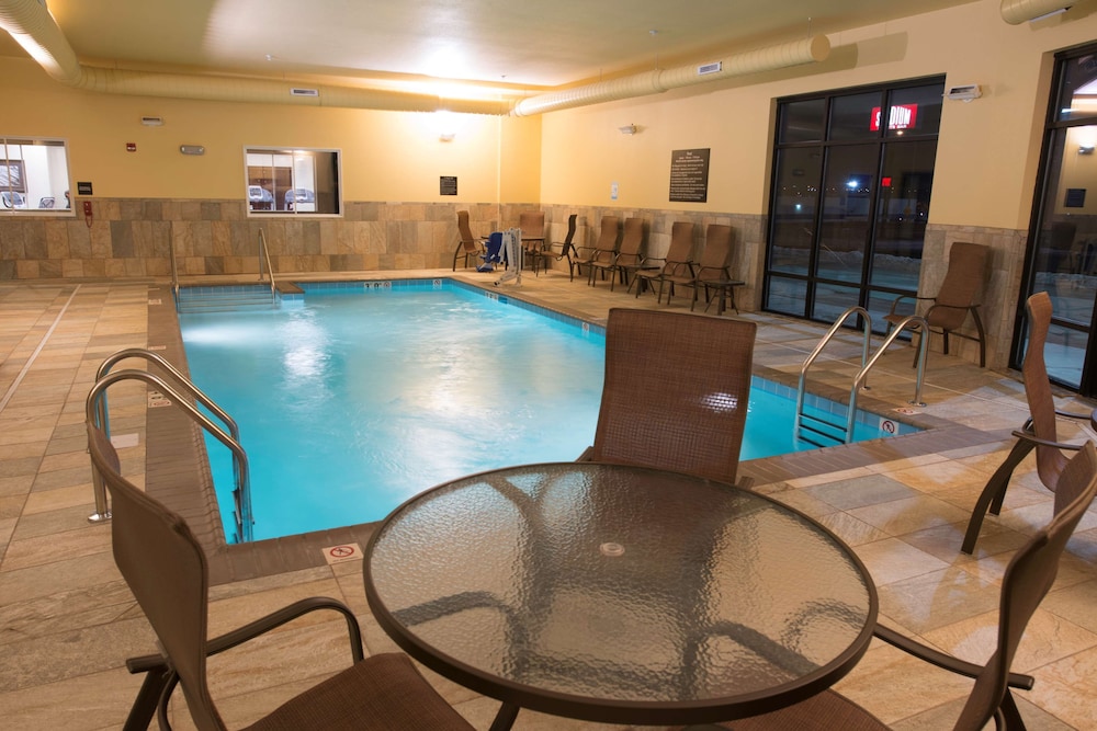 Hampton Inn & Suites Bismarck Northwest - photo 22