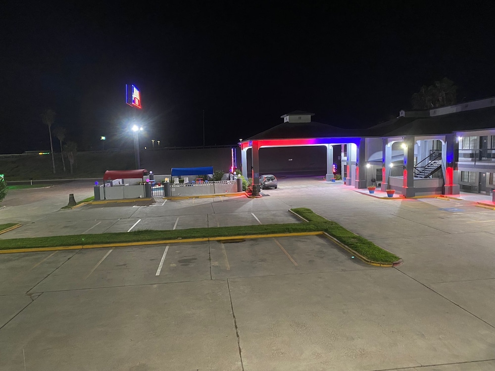 Texas Inn & Suites Raymondville - photo 81