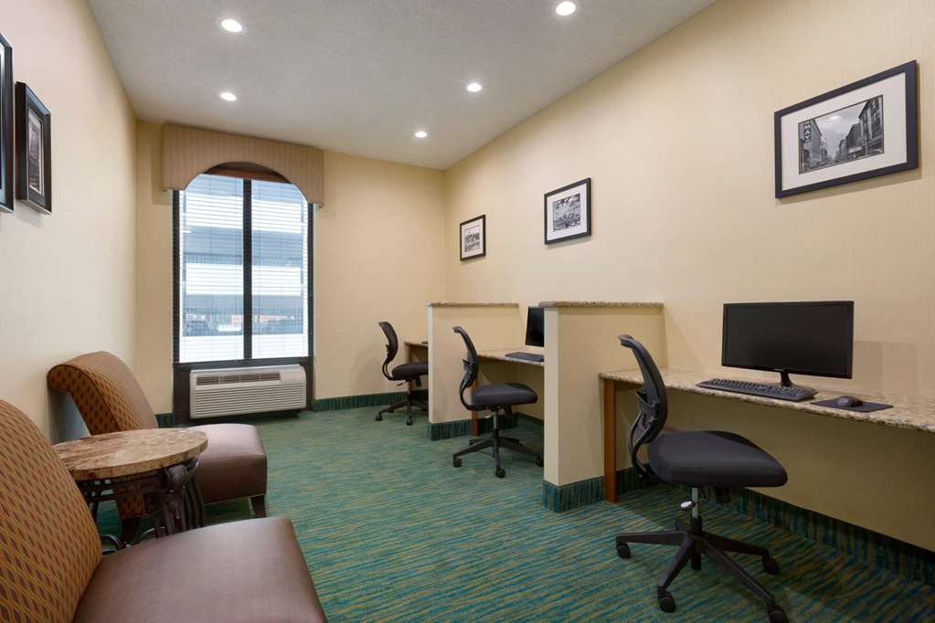 Days Inn by Wyndham Baltimore Inner Harbor - photo 34