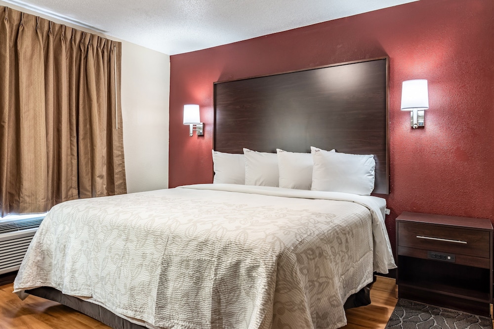 Red Roof Inn PLUS & Suites Atlanta Airport South - photo 7