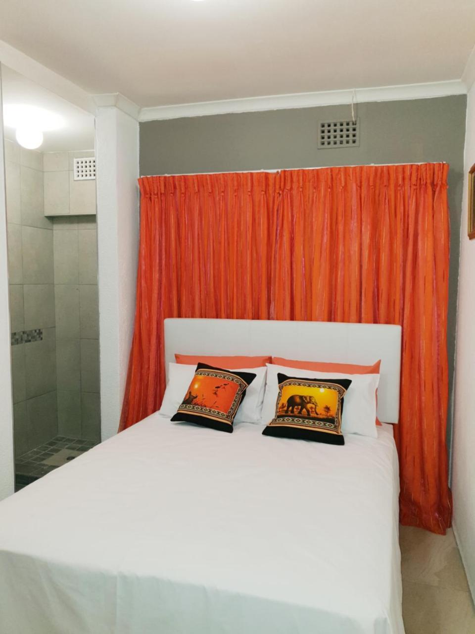 Lyronne Guesthouse Shuttle And Tours