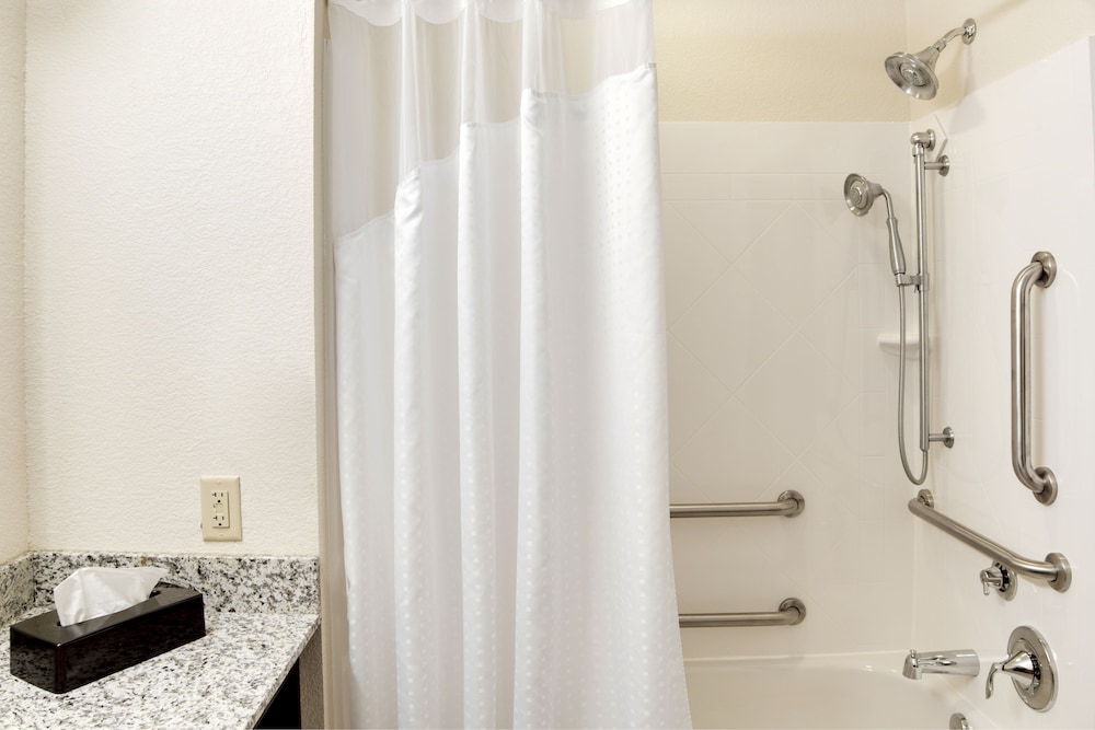 Holiday Inn Express & Suites Nevada by IHG - photo 39
