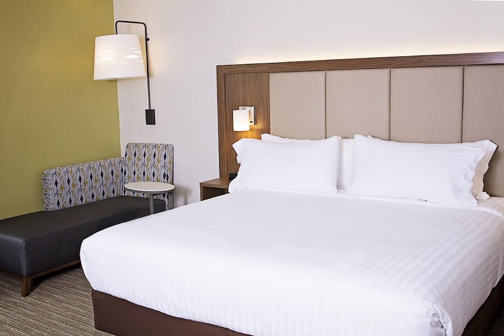 Holiday Inn Express & Suites Greenwood Mall by IHG - photo 11