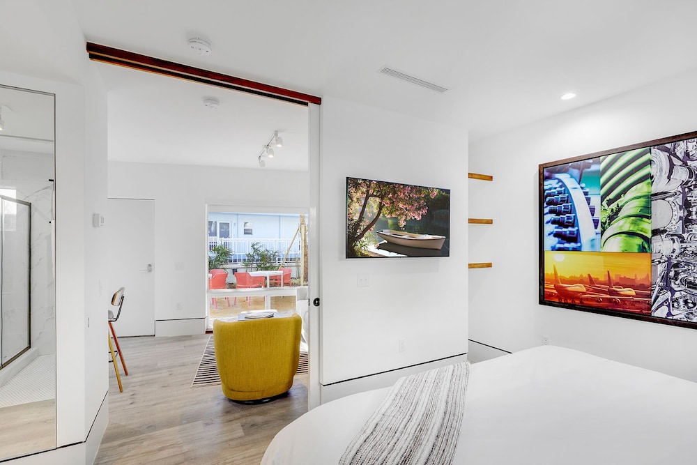 Ocean Treasure Beachside Suites - photo 8