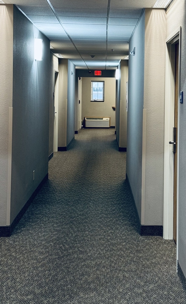 Garner Inn & Suites - photo 19