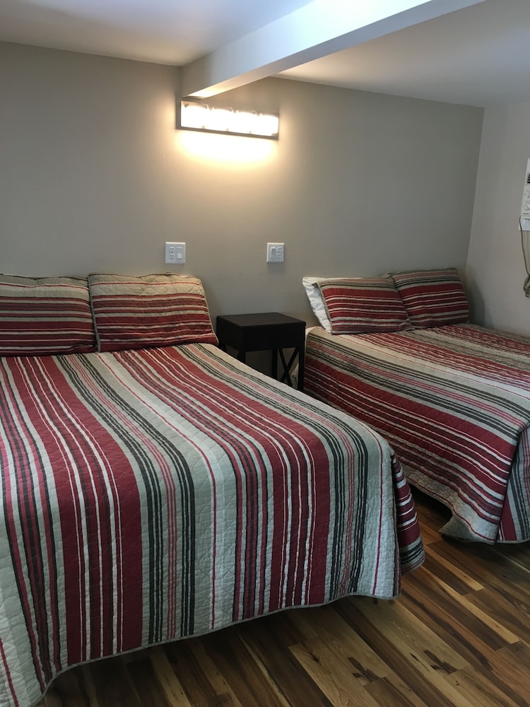 Emerald Isle Motel - photo 6