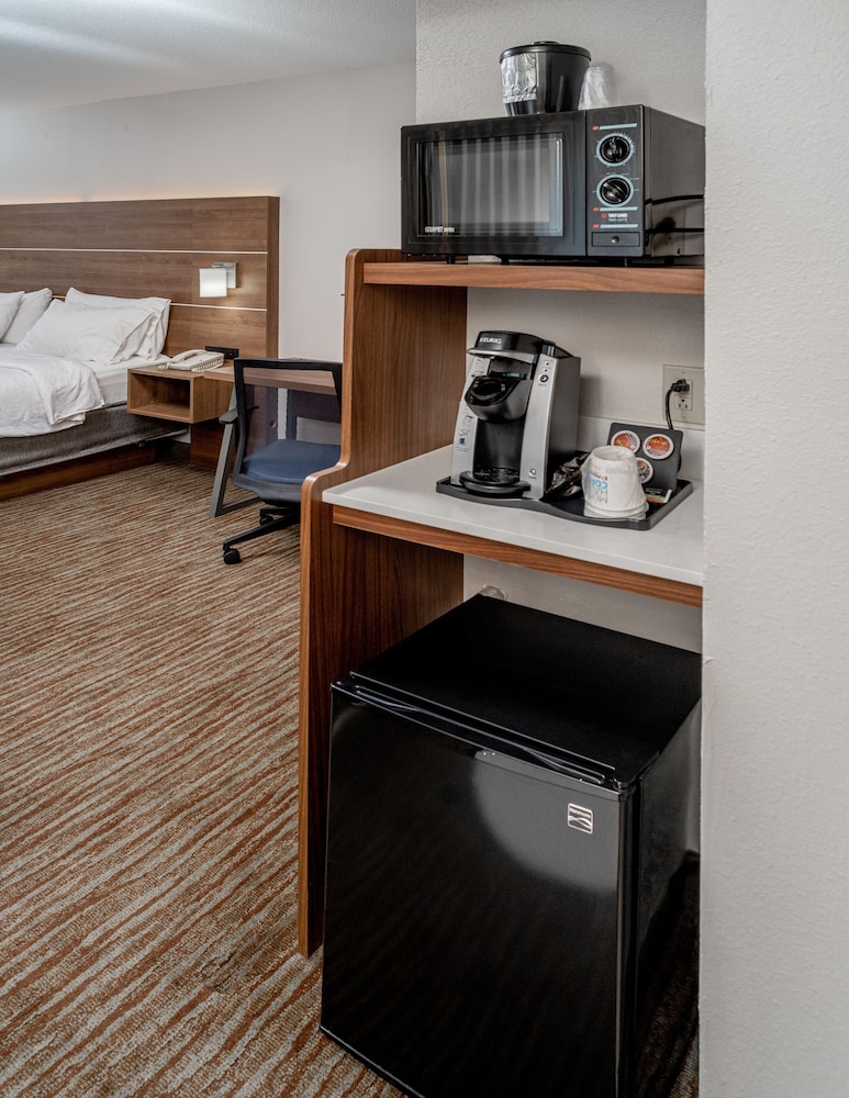 Holiday Inn Express Hotel & Suites Pikeville by IHG - photo 21
