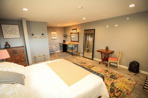 The Blue Buffalo Motel - photo 40