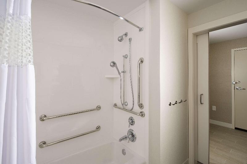 Hampton Inn & Suites Falls Church - photo 83