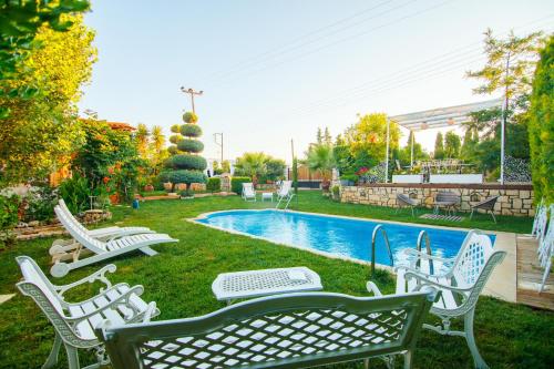 Villa Amelie Private pool — 4-Star Luxury Hotel in Irakleion, Greece