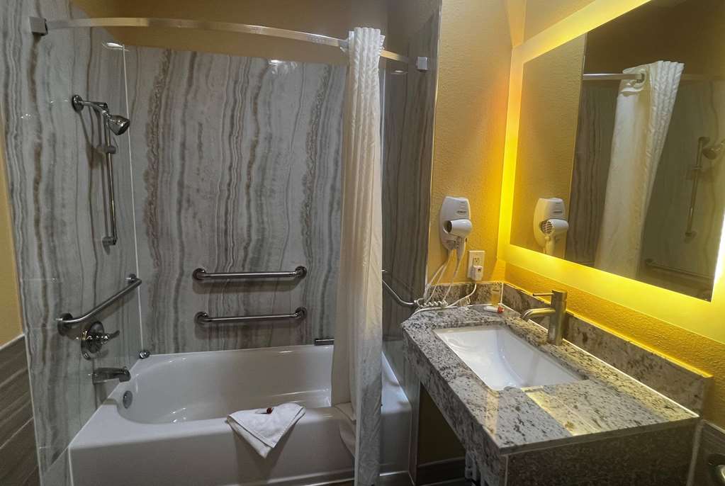 Super 8 by Wyndham Pasadena - photo 22