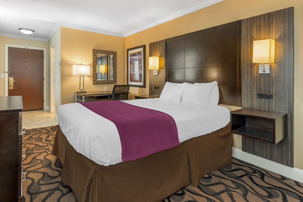 Best Western Plus Airport Plaza - photo 27