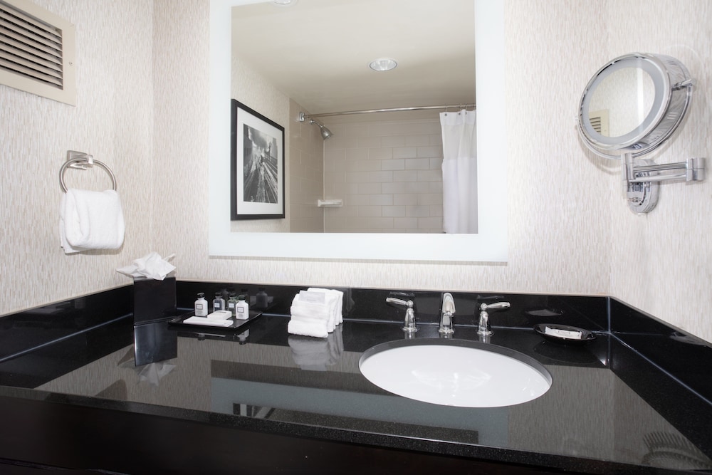 Crowne Plaza Kansas City Downtown by IHG - photo 25