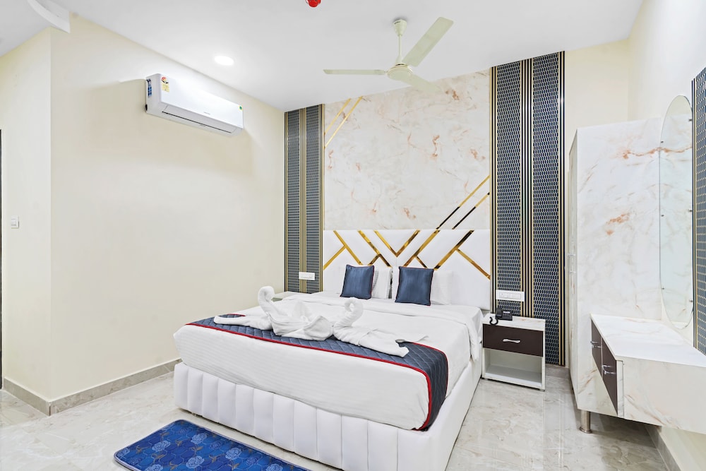 Hotel Sky Land in Khammam, India