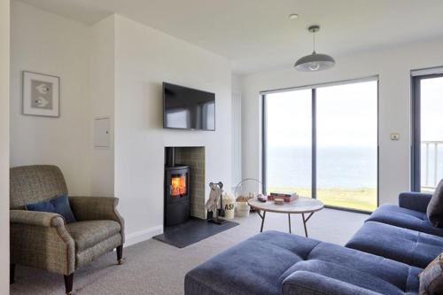 Residence 14 by Together Travel Luxury 2 Bed Penthouse Apartment — 4-Star Luxury Hotel in Nefyn, United Kingdom
