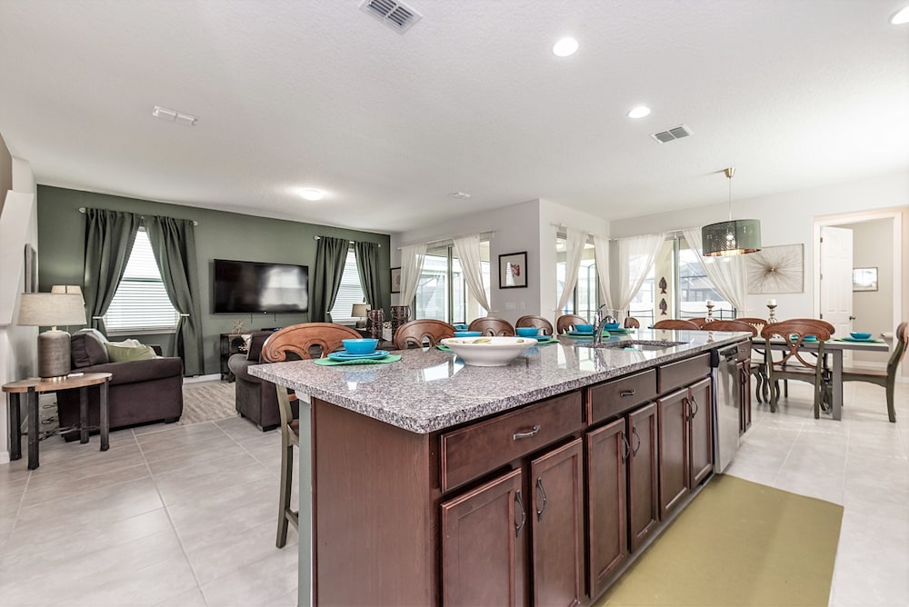 Amazing 6 Bedroom 5 Bathroom Solara Resort Villa - photo 7