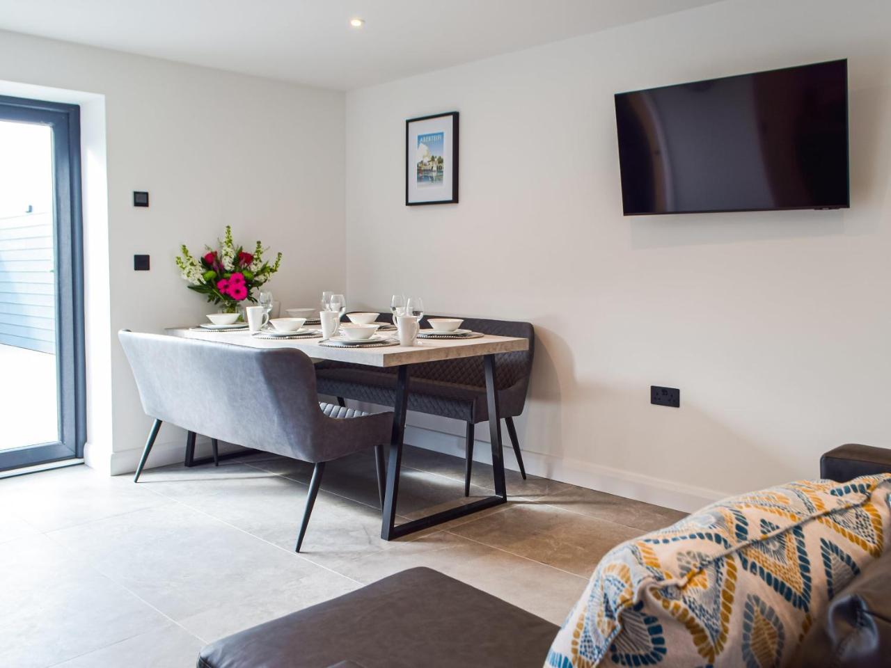 Hafan Gwyn Cottage — 5-Star Luxury Hotel in Cardigan, United Kingdom