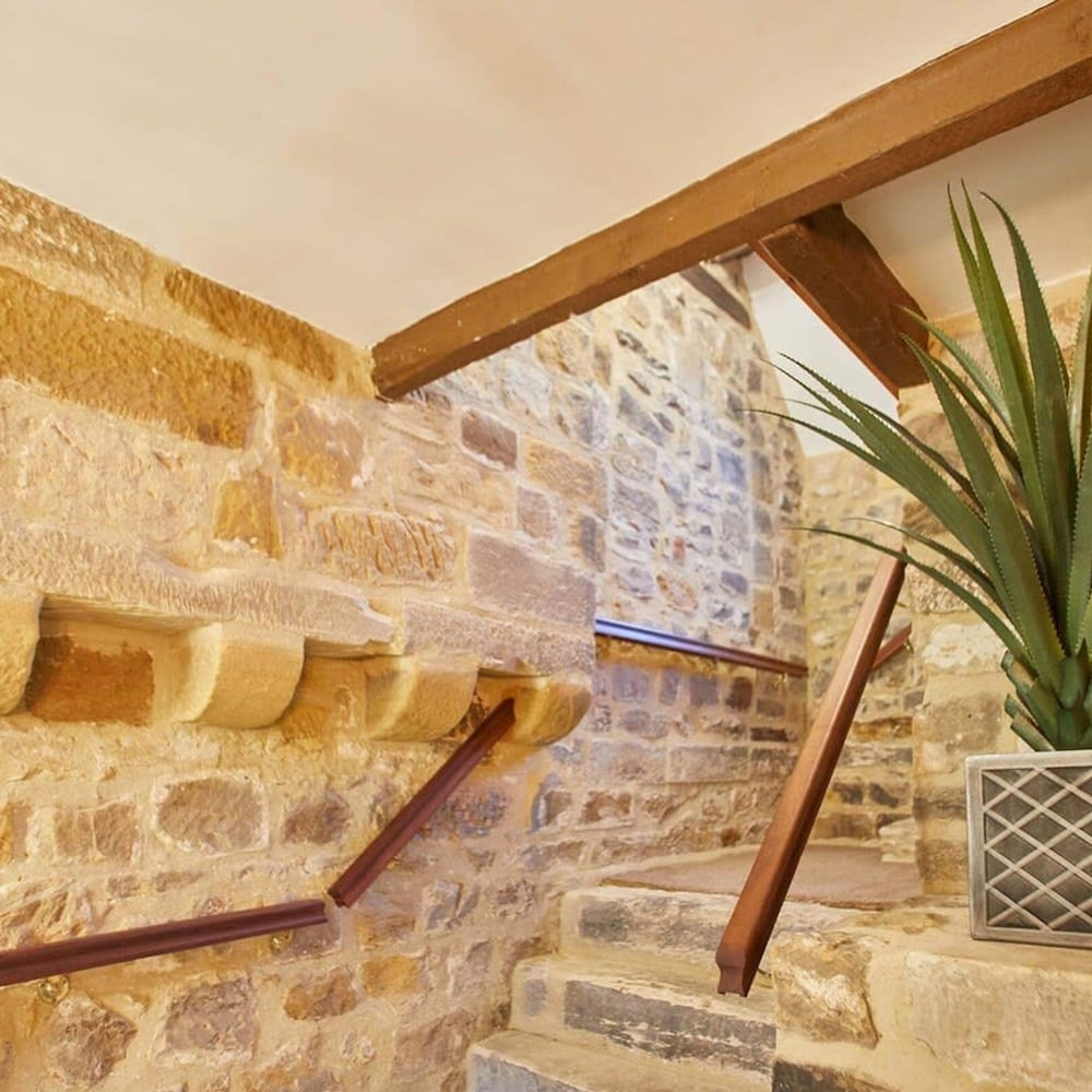 Host & Stay The Coach House