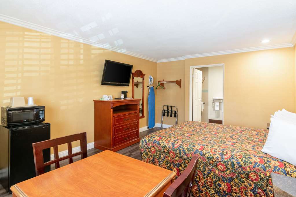 Rodeway Inn Artesia Cerritos - photo 10