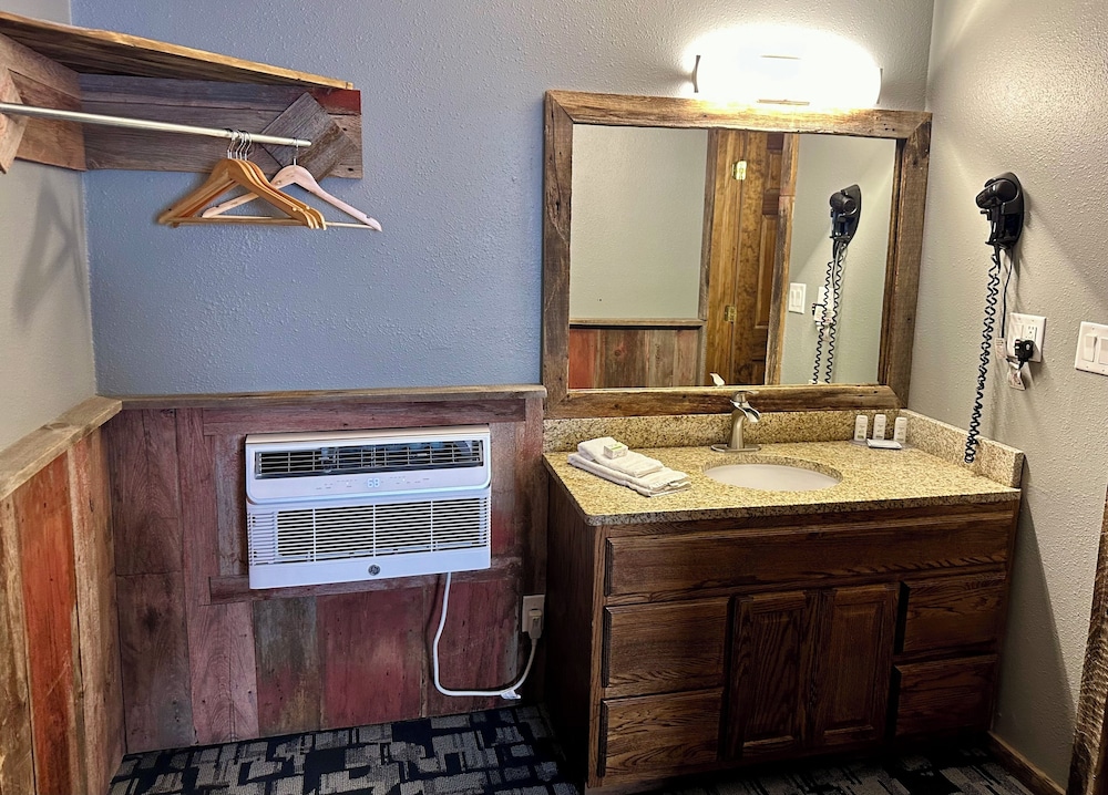 Americas Best Value Inn Wall - photo 17