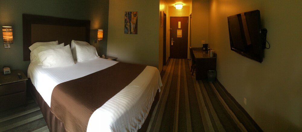 East Avenue Inn & Suites - photo 21