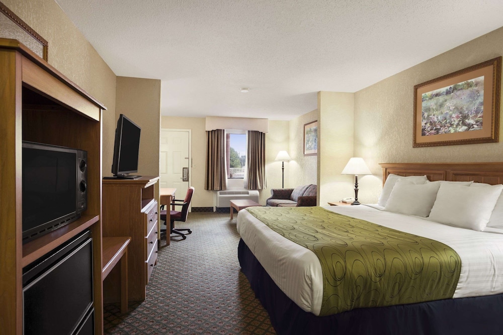 Days Inn & Suites by Wyndham Stuttgart - photo 8