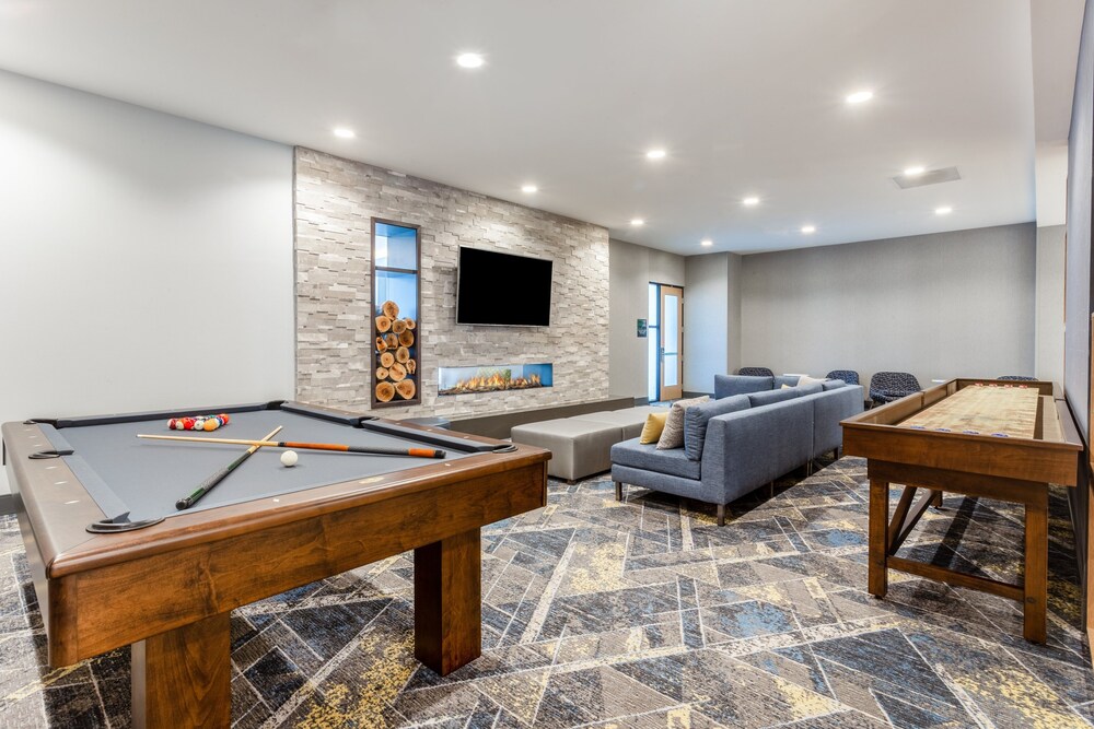 Holiday Inn & Suites Cedar Falls Waterloo Event Ctr by IHG - photo 25