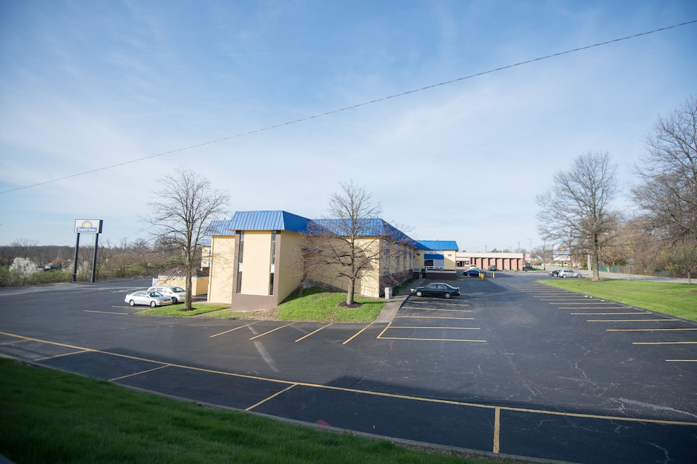Days Inn by Wyndham Fort Wright Cincinnati Area - photo 47