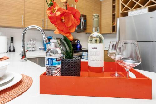 Uptown Elegance Gym Pool Wine — 4-Star Luxury Hotel in Charlotte, United States