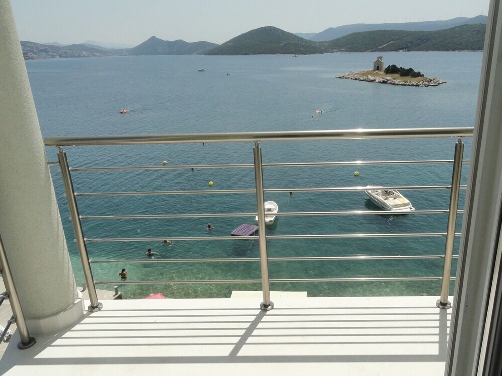 At the sea 5 M From the Beach A1 — hotel in Imotski