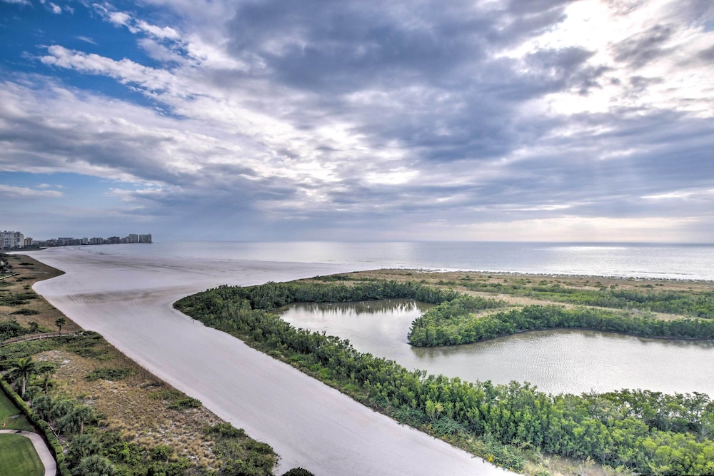 Beachfront Marco Island Resort Condo with Pool - photo 13